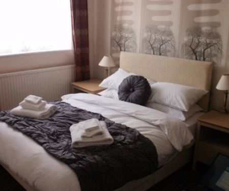The Crown And Cushion Hotell Windsor Exteriör bild
