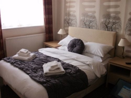 The Crown And Cushion Hotell Windsor Exteriör bild