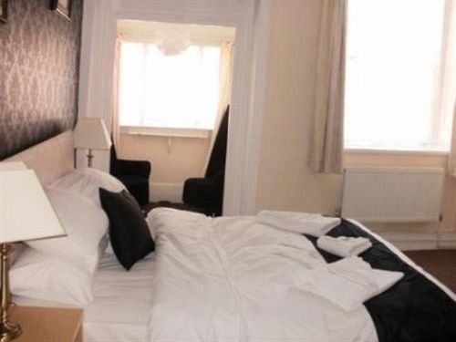 The Crown And Cushion Hotell Windsor Exteriör bild